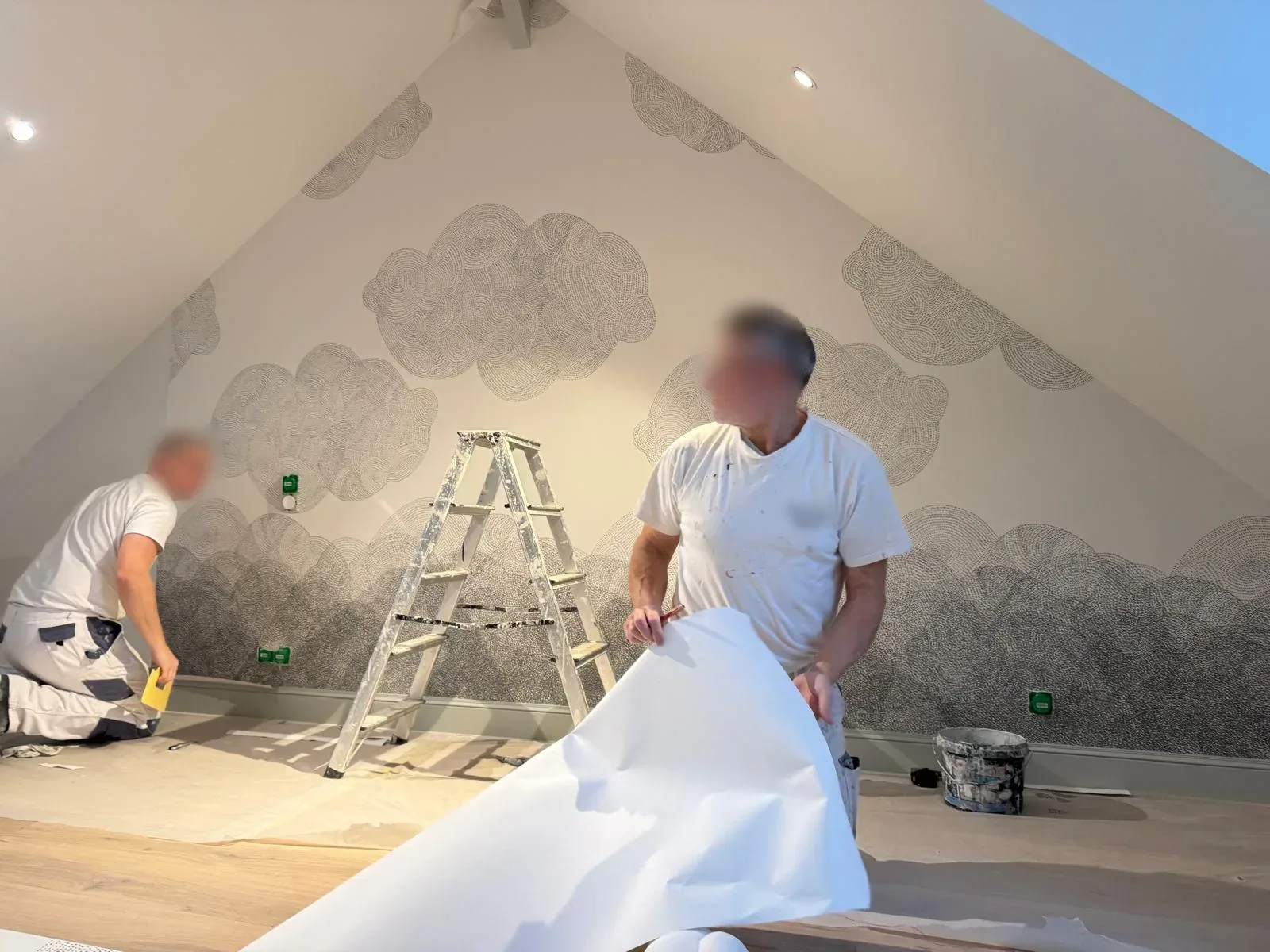 Panoramique nuages, posé à deux — papier peint